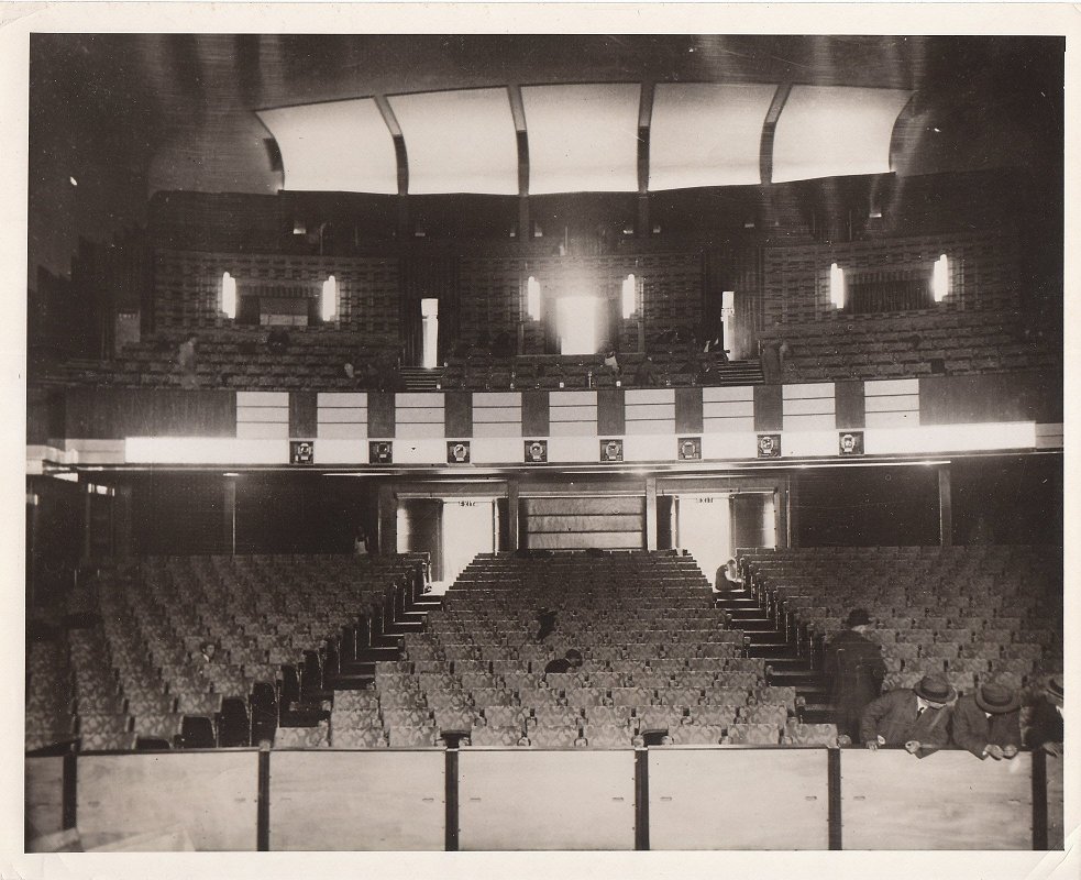 1932: Auditorium of the new Shakespeare Memorial Theatre